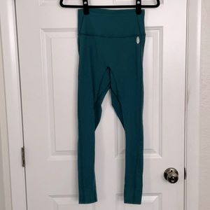 FP Movement Scrunch Butt Leggings size small